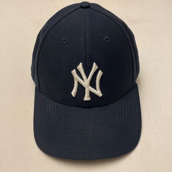 NEW YORK Yankees Genuine Merchandise Black 15%Wool Hat by Twins Enterprise OS - Picture 1 of 5